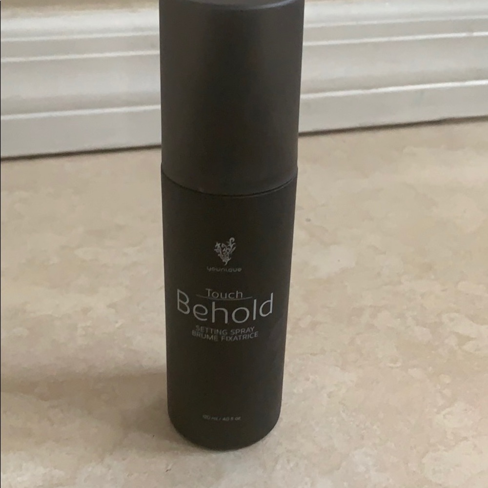 Younique Touch Behold makeup setting spray